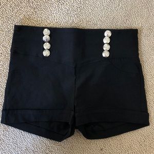 Fitted high waisted black shorts